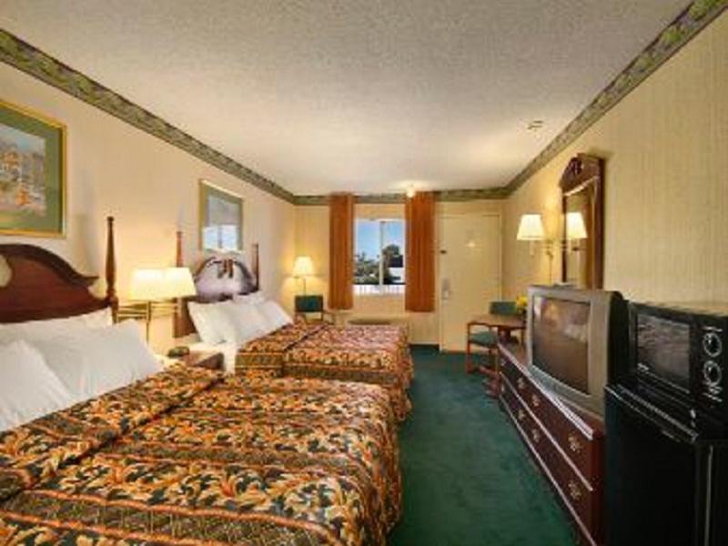 Buena Park Inn Room photo